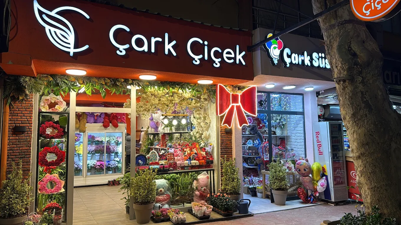 Çark Çiçek mağazasının aydınlatılmış tabelalı dış cephesi — Semerciler Mah. Çark Cad. No: 137/B, Adapazarı
